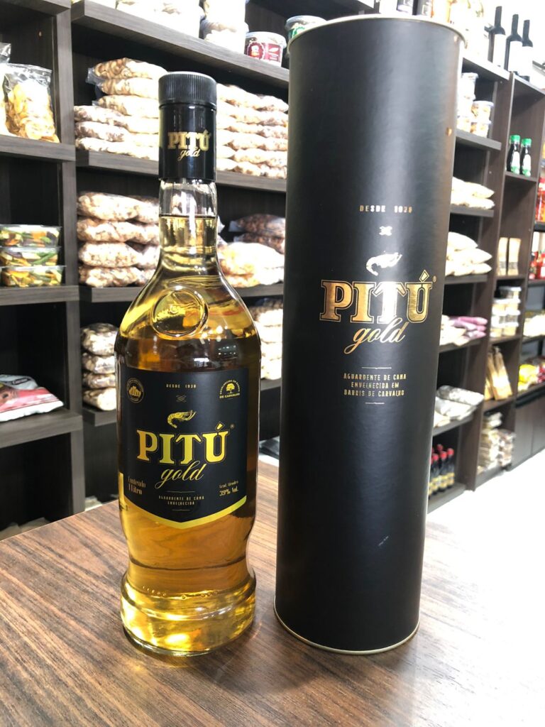 Pitu Gold aguardaente de cana envelhecido