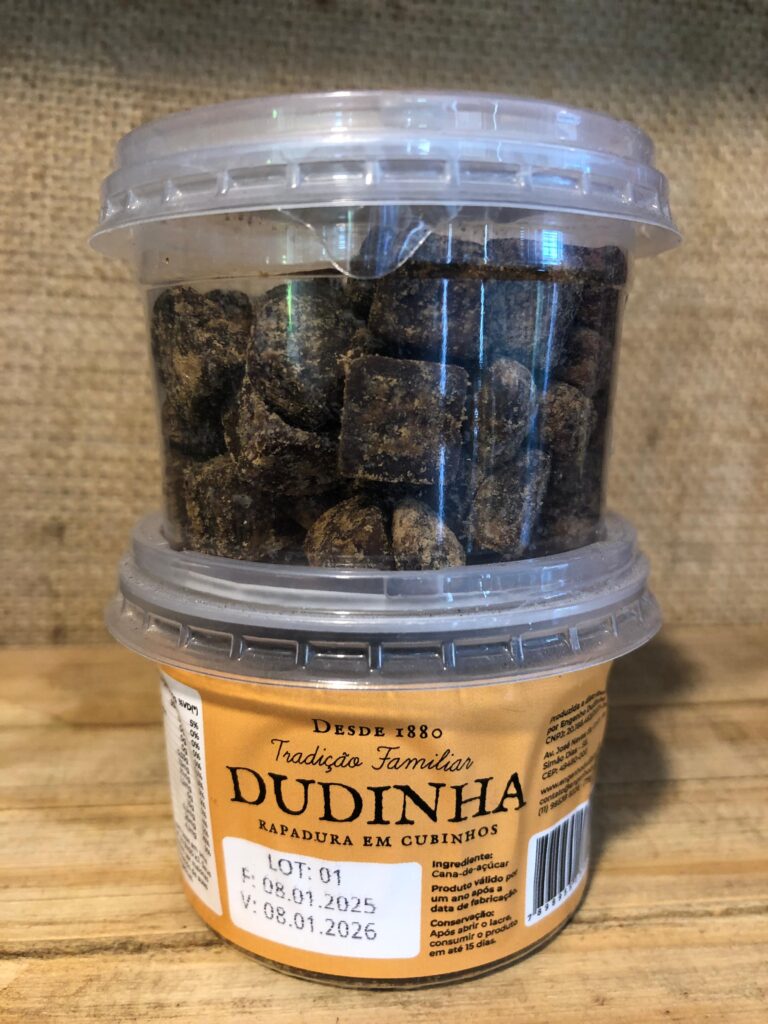 Rapadura cortada em cubinhos